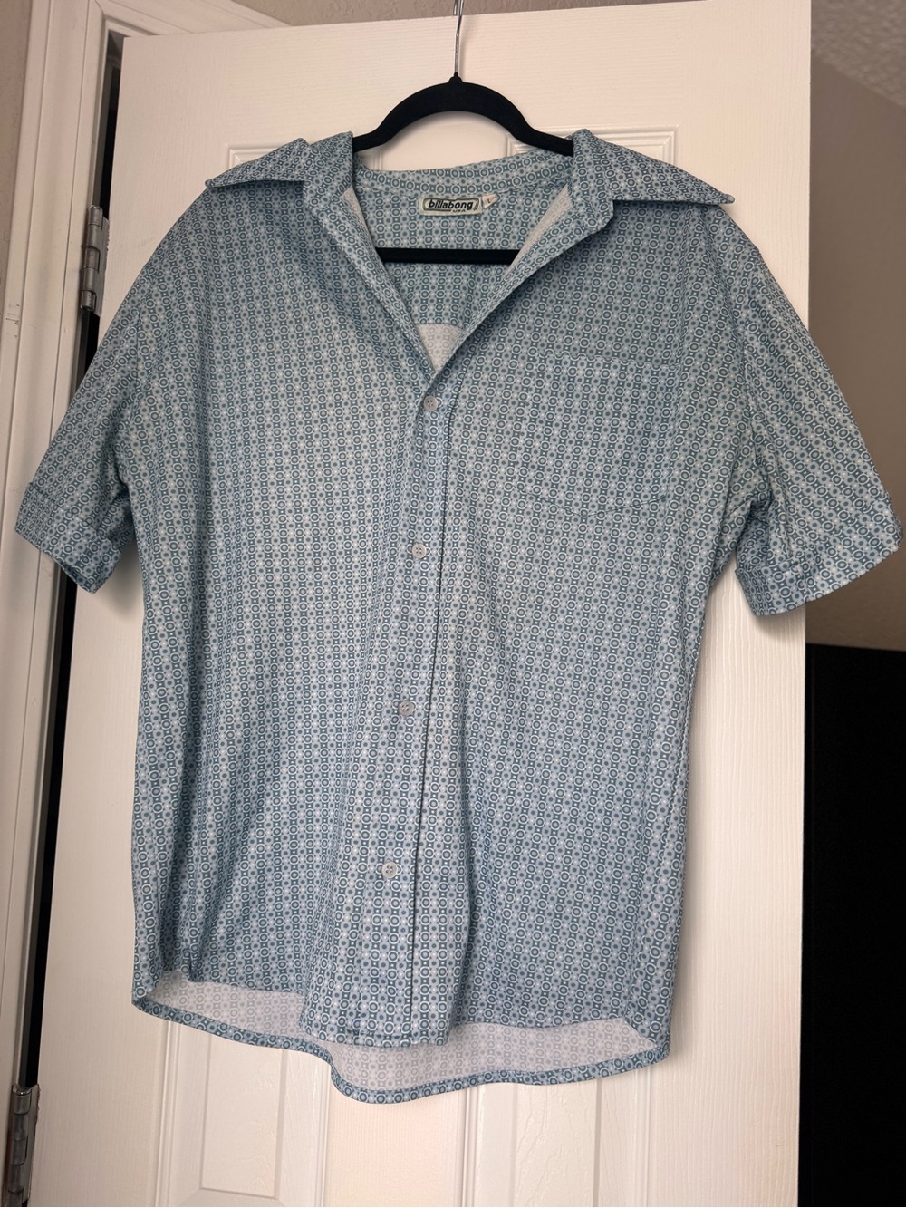 Men's Billabong Short-Sleeve Button-Up Shirt in Light Blue Pattern